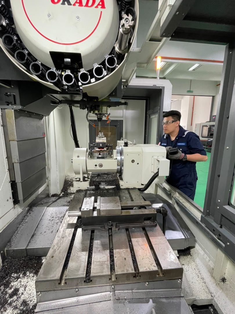 CNC Milling Machine 5-Axis, table size D 250 mm